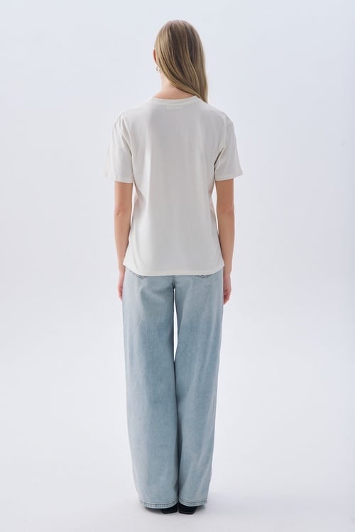 NAKIŞLI CEP DETAYLI BİSİKLET YAKA T-SHIRT