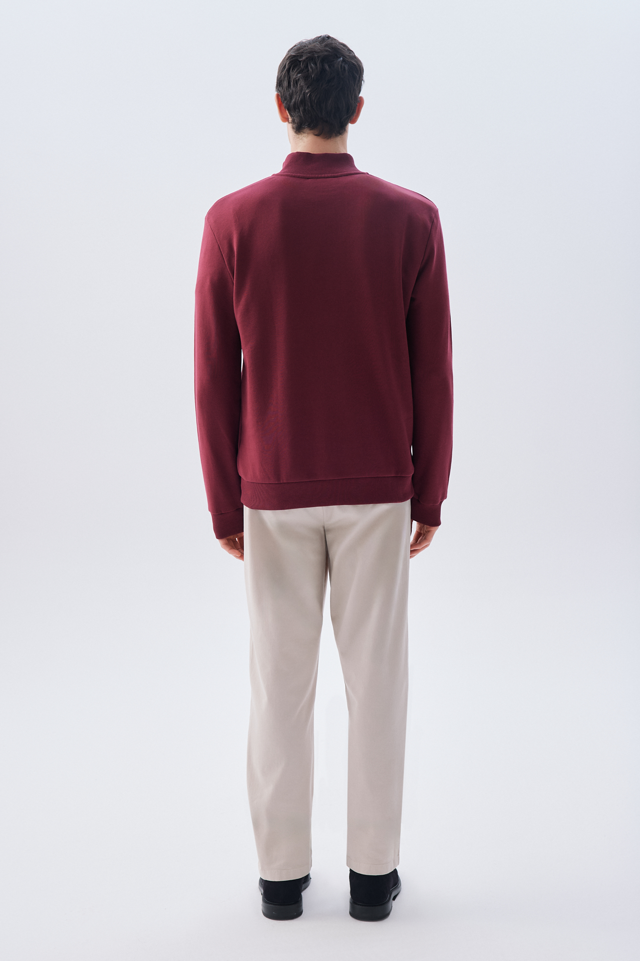 FERMUARLI DİK YAKA SWEATSHIRT