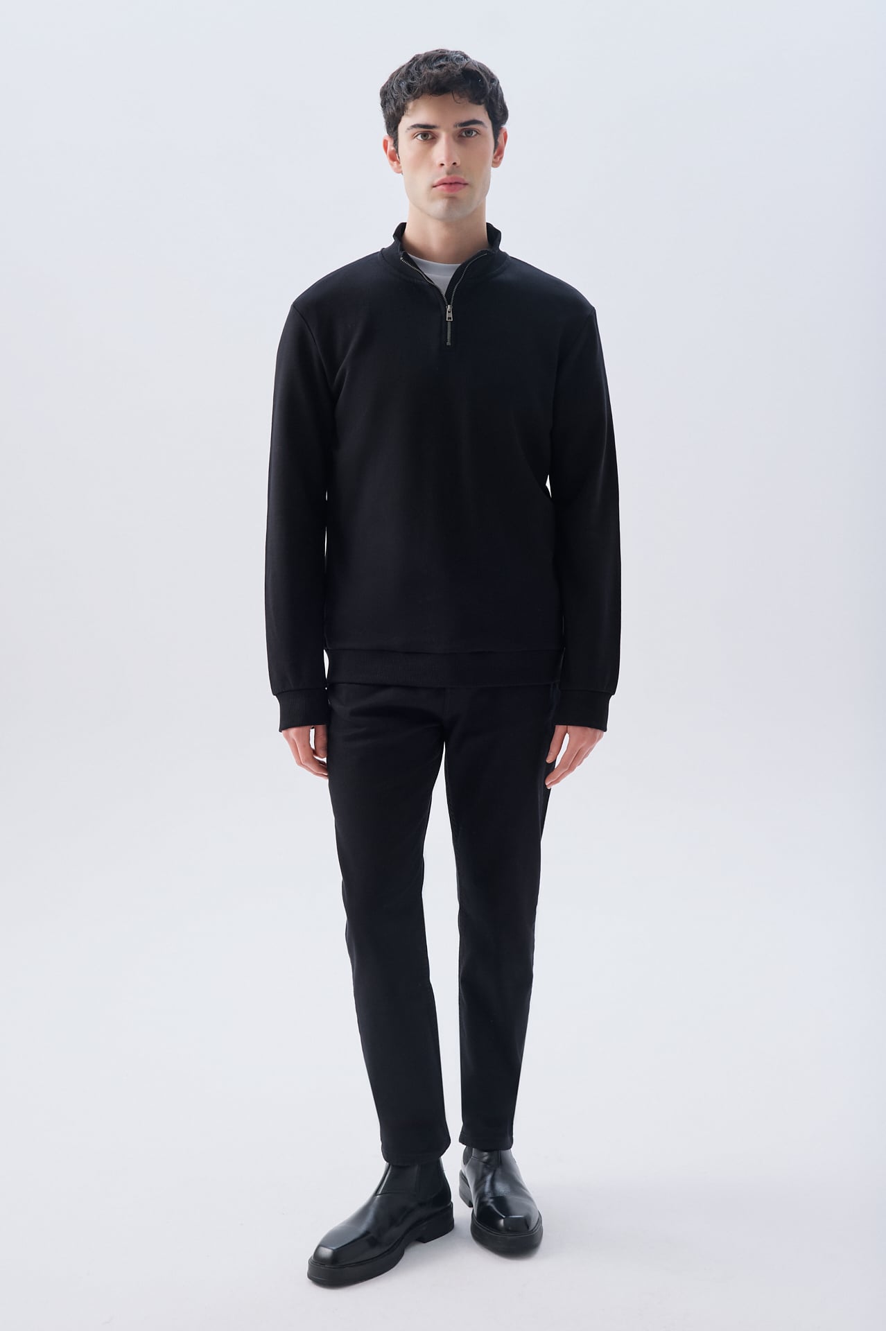 FERMUARLI DİK YAKA SWEATSHIRT