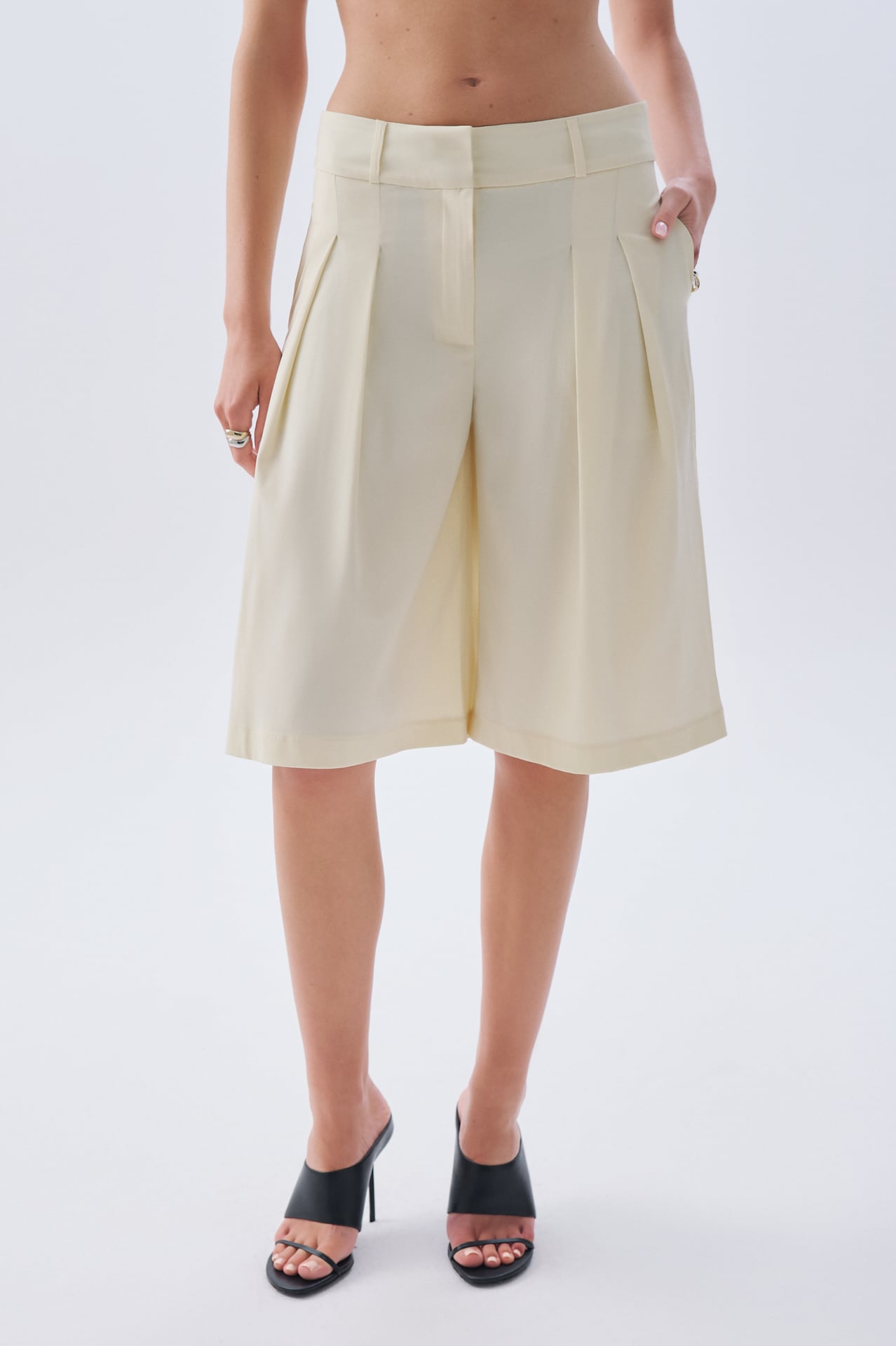 PİLELİ MİDİ BERMUDA ŞORT