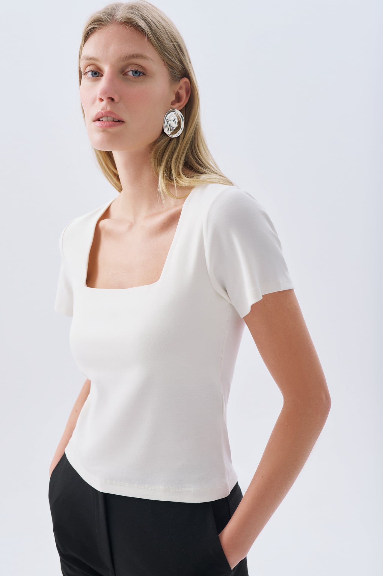 FITTED U YAKA T-SHIRT