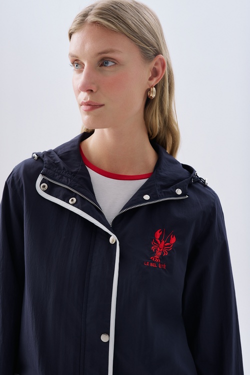  NAKIŞLI KAPÜŞONLU YAĞMURLUK