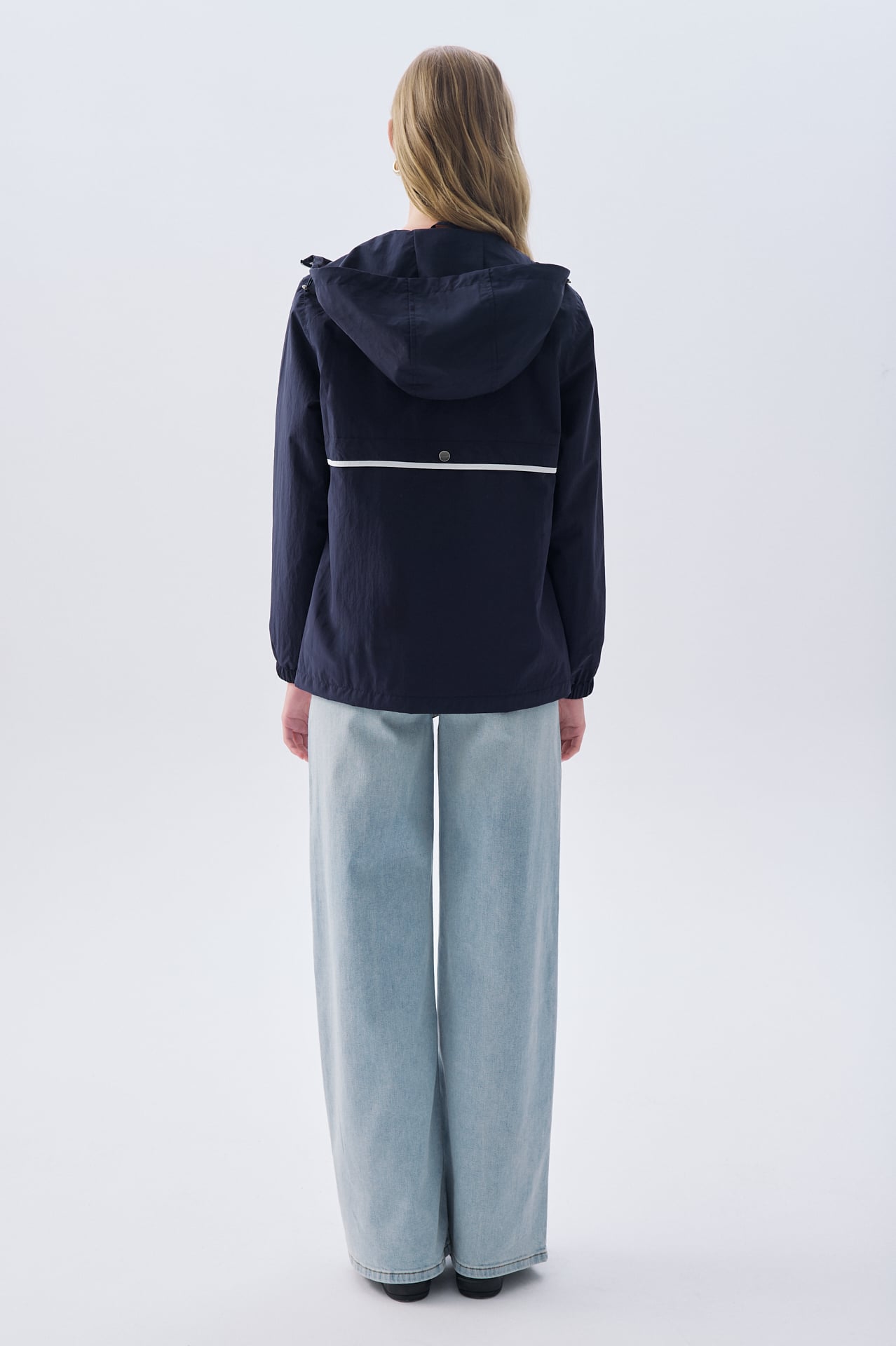 NAKIŞLI KAPÜŞONLU YAĞMURLUK