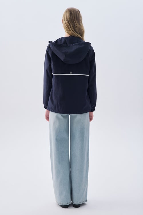 NAKIŞLI KAPÜŞONLU YAĞMURLUK