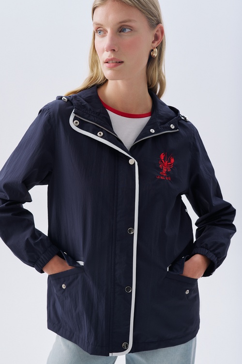  NAKIŞLI KAPÜŞONLU YAĞMURLUK