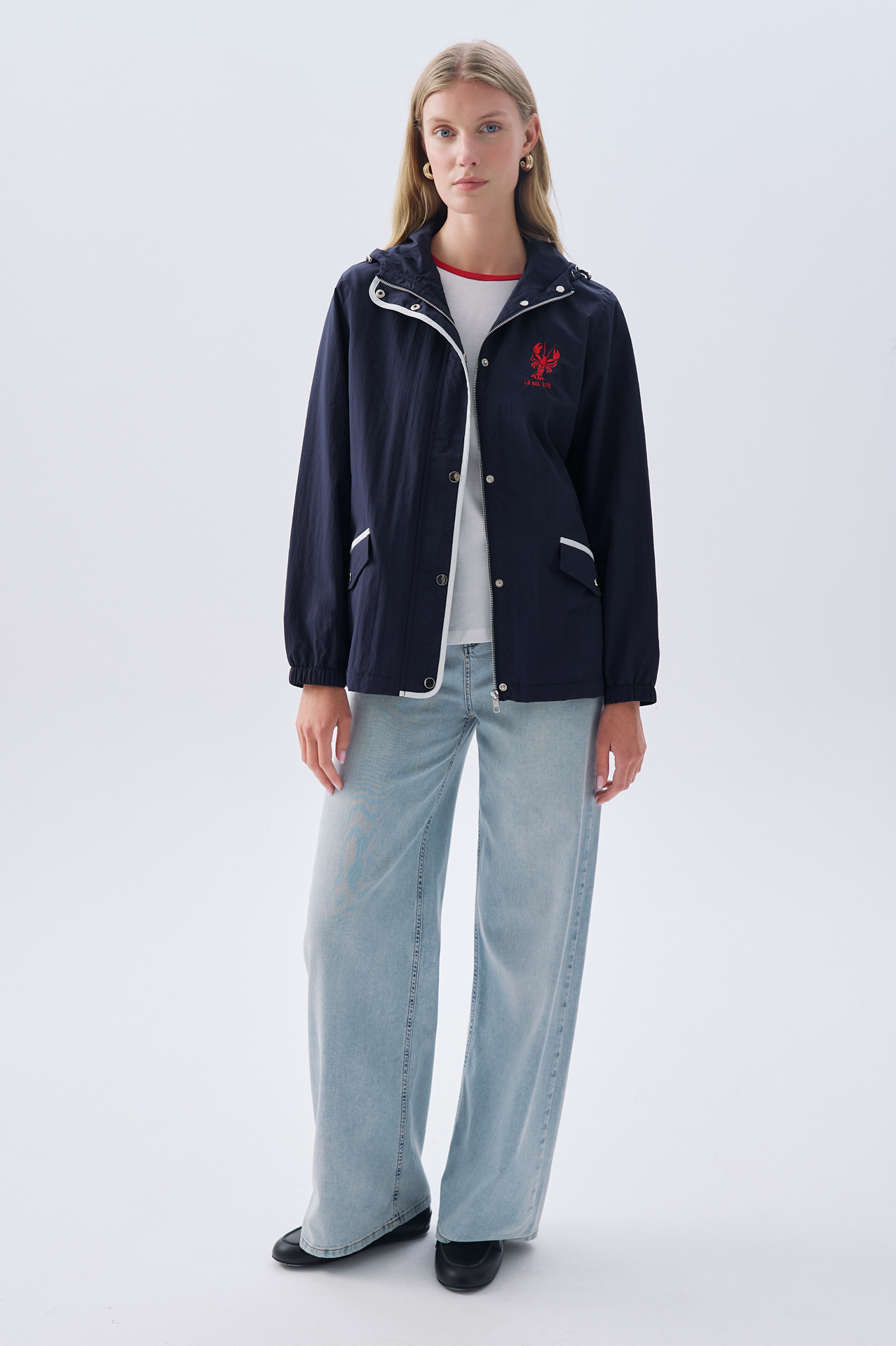 NAKIŞLI KAPÜŞONLU YAĞMURLUK