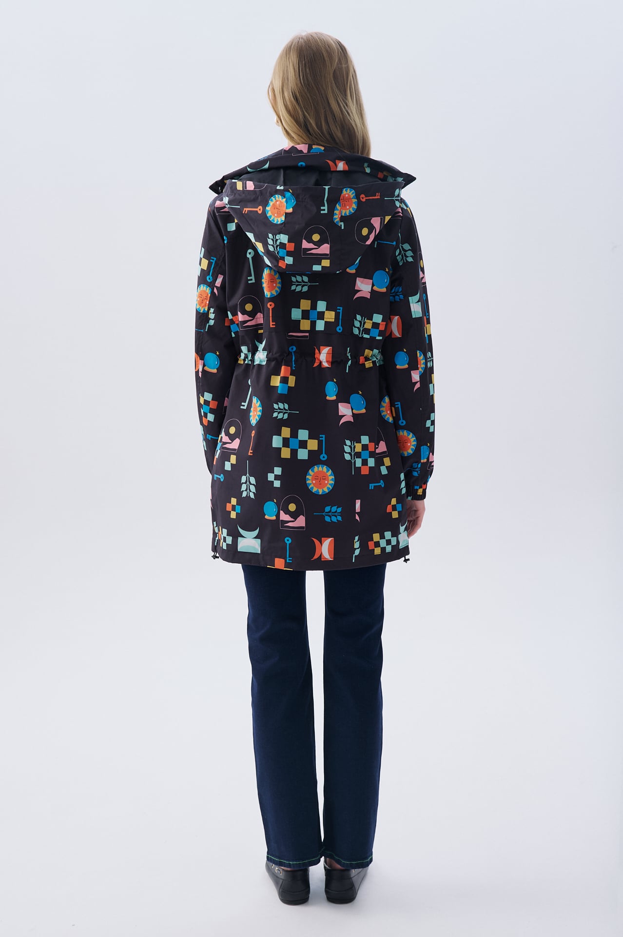 DESENLİ ÇİFT FERMUARLI KAPÜŞONLU UZUN YAĞMURLUK