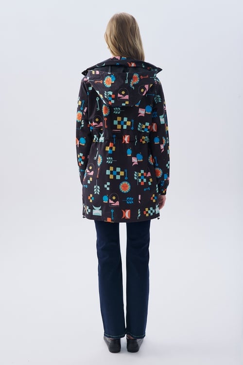 DESENLİ ÇİFT FERMUARLI KAPÜŞONLU UZUN YAĞMURLUK