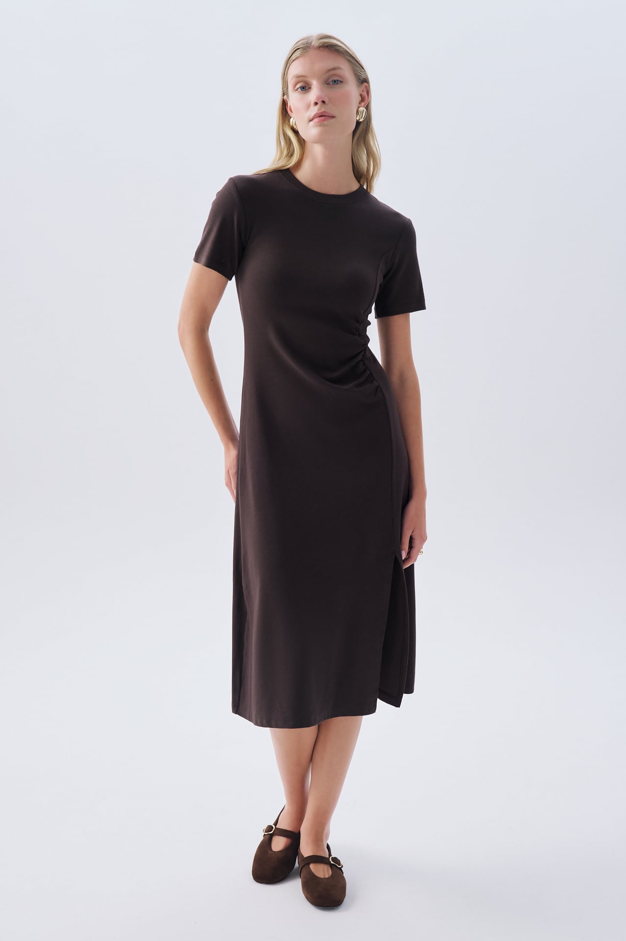 FITTED BÜZGÜLÜ YIRTMAÇLI MİDİ ELBİSE