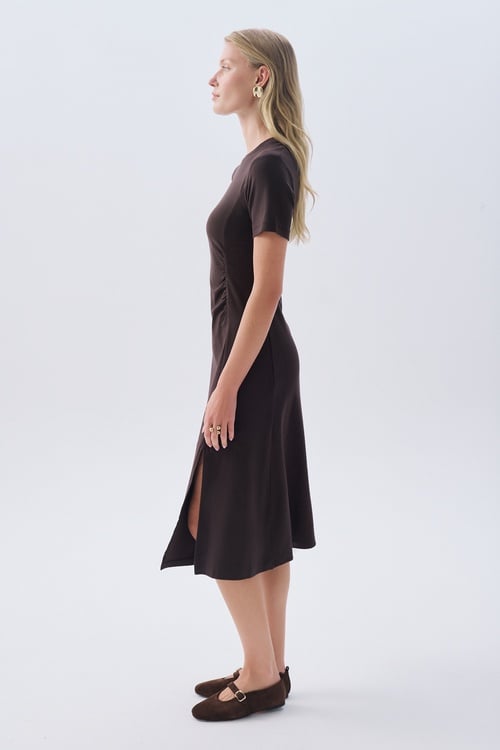 FITTED BÜZGÜLÜ YIRTMAÇLI MİDİ ELBİSE