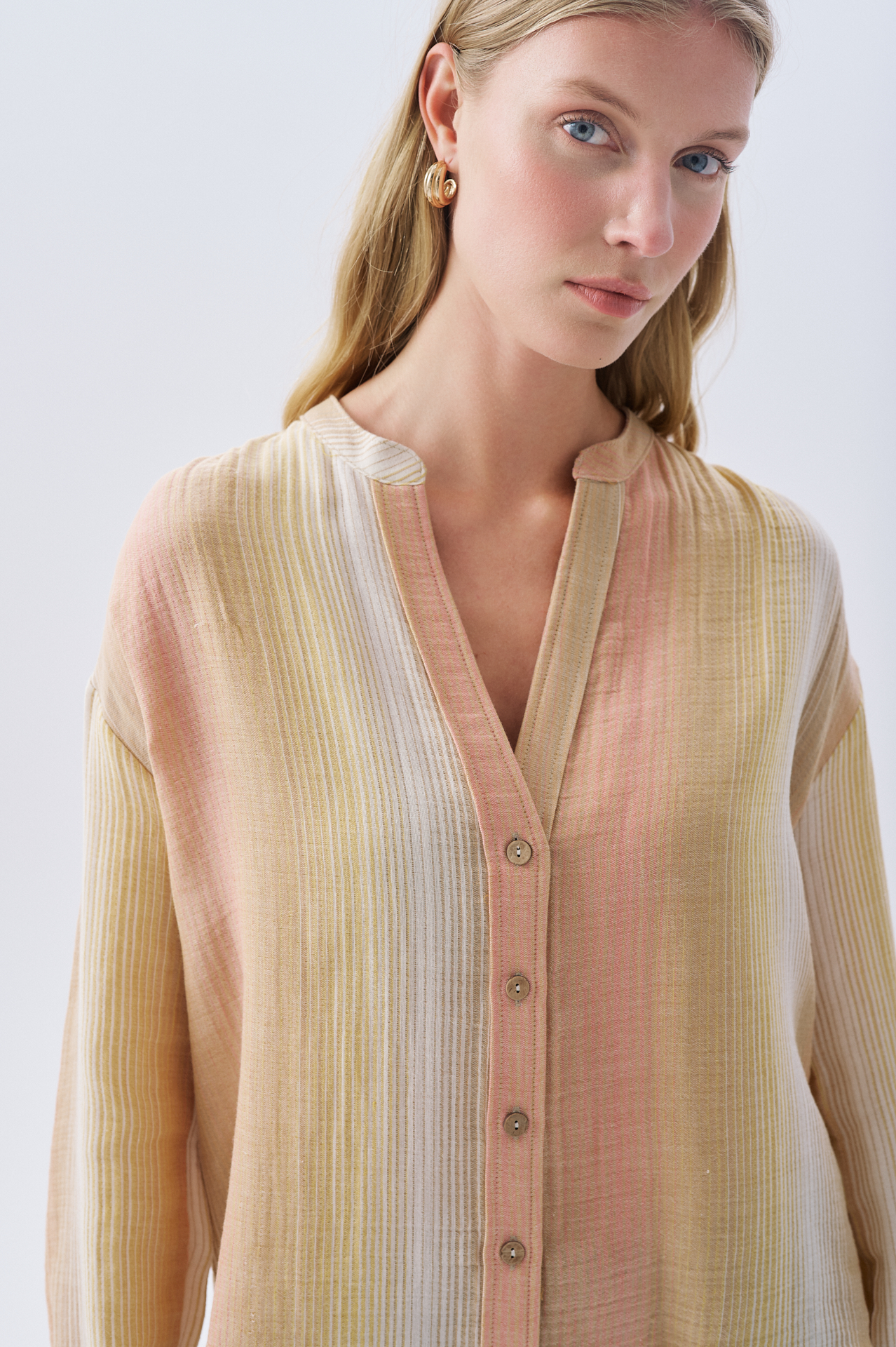 OVERSIZE ÇİZGİLİ HAKİM YAKA GÖMLEK