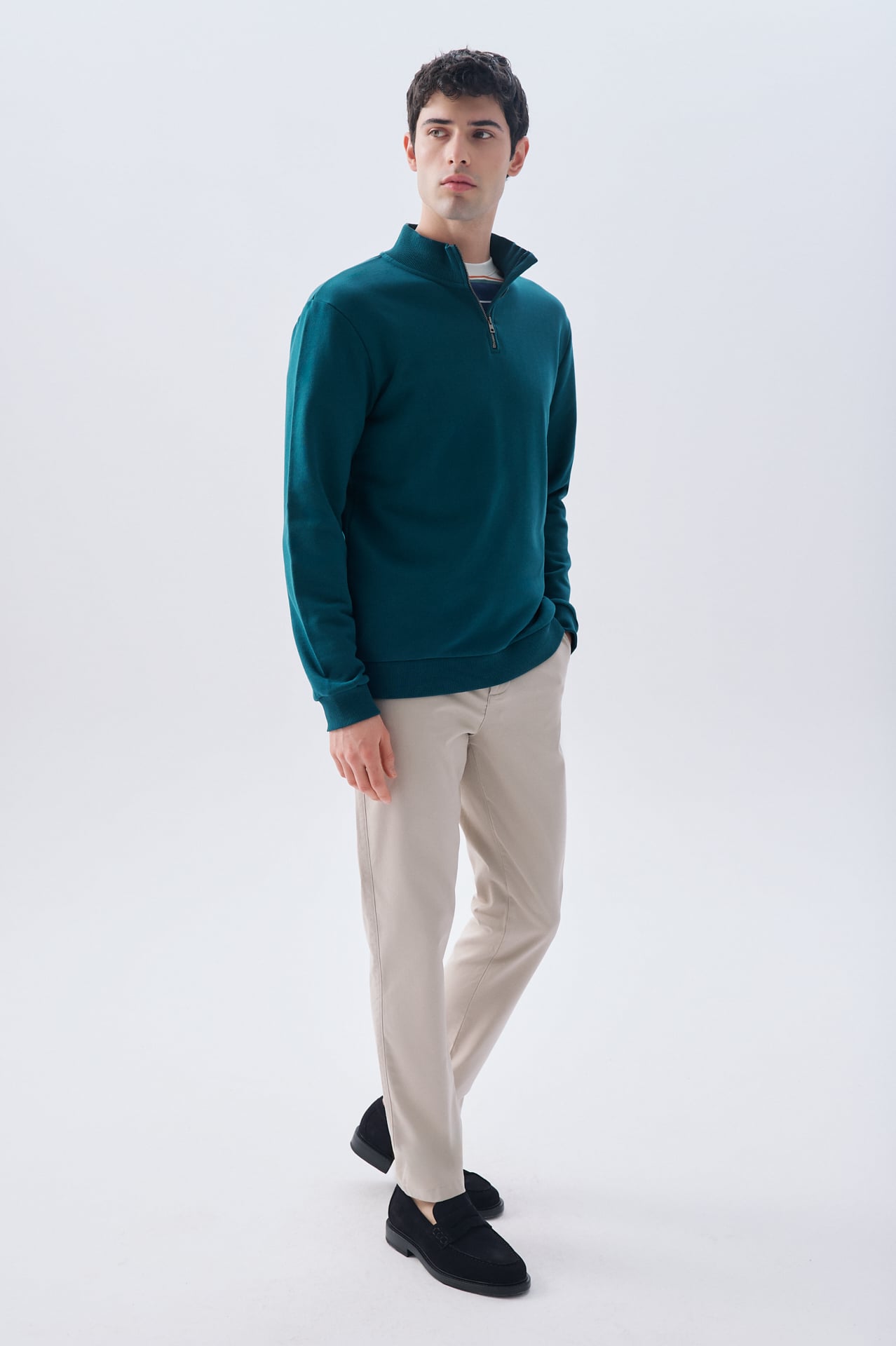 FERMUARLI DİK YAKA SWEATSHIRT