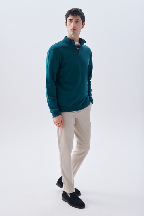 FERMUARLI DİK YAKA SWEATSHIRT