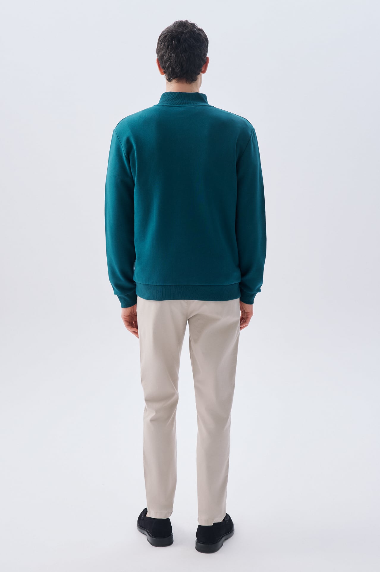 FERMUARLI DİK YAKA SWEATSHIRT