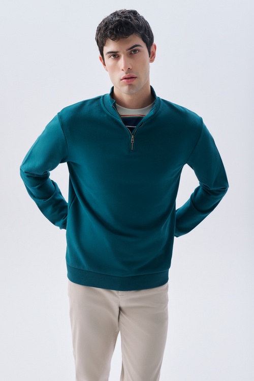 FERMUARLI DİK YAKA SWEATSHIRT