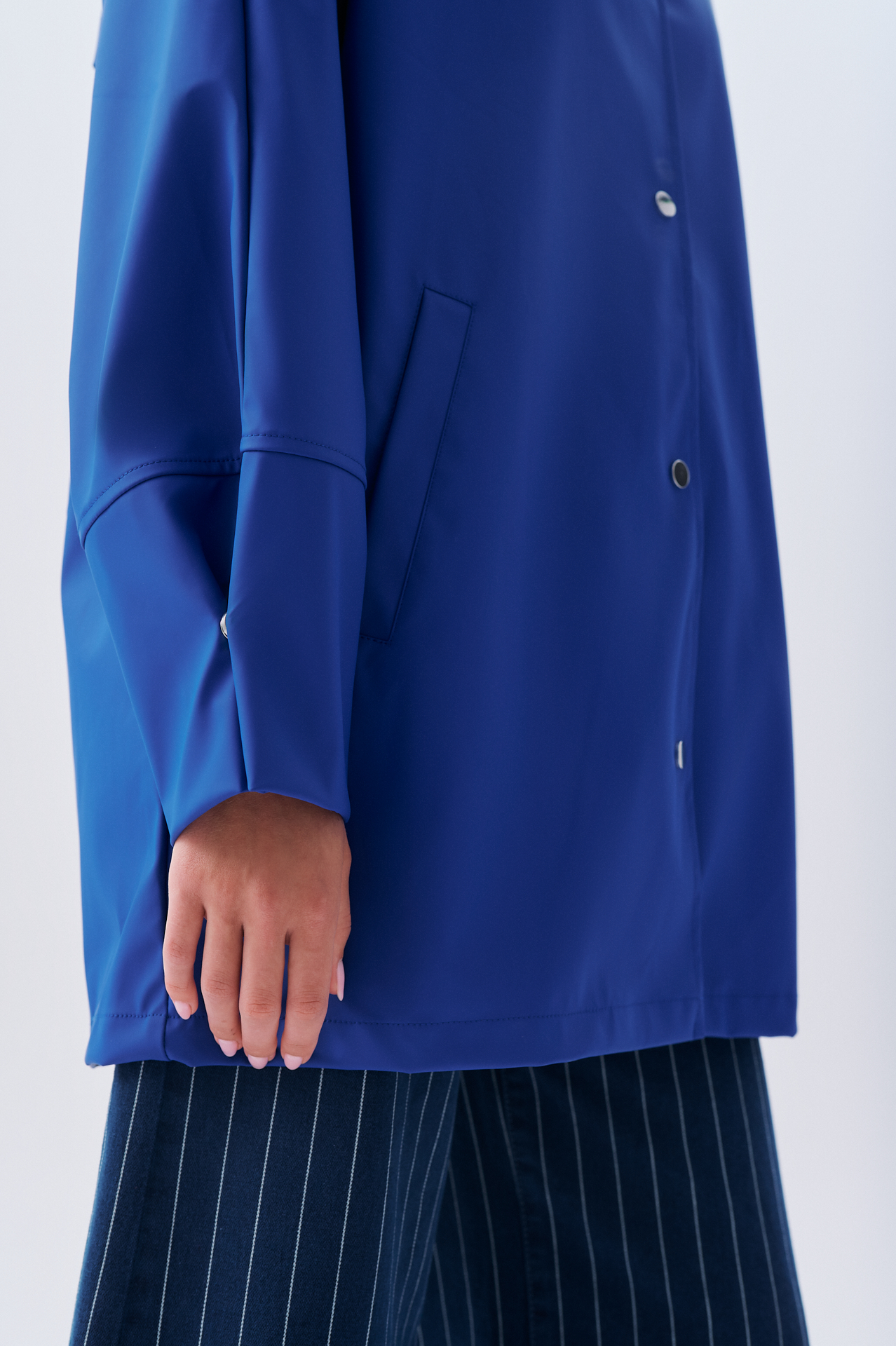 Kadın Mavi Oversize Kapüşonlu Yağmurluk