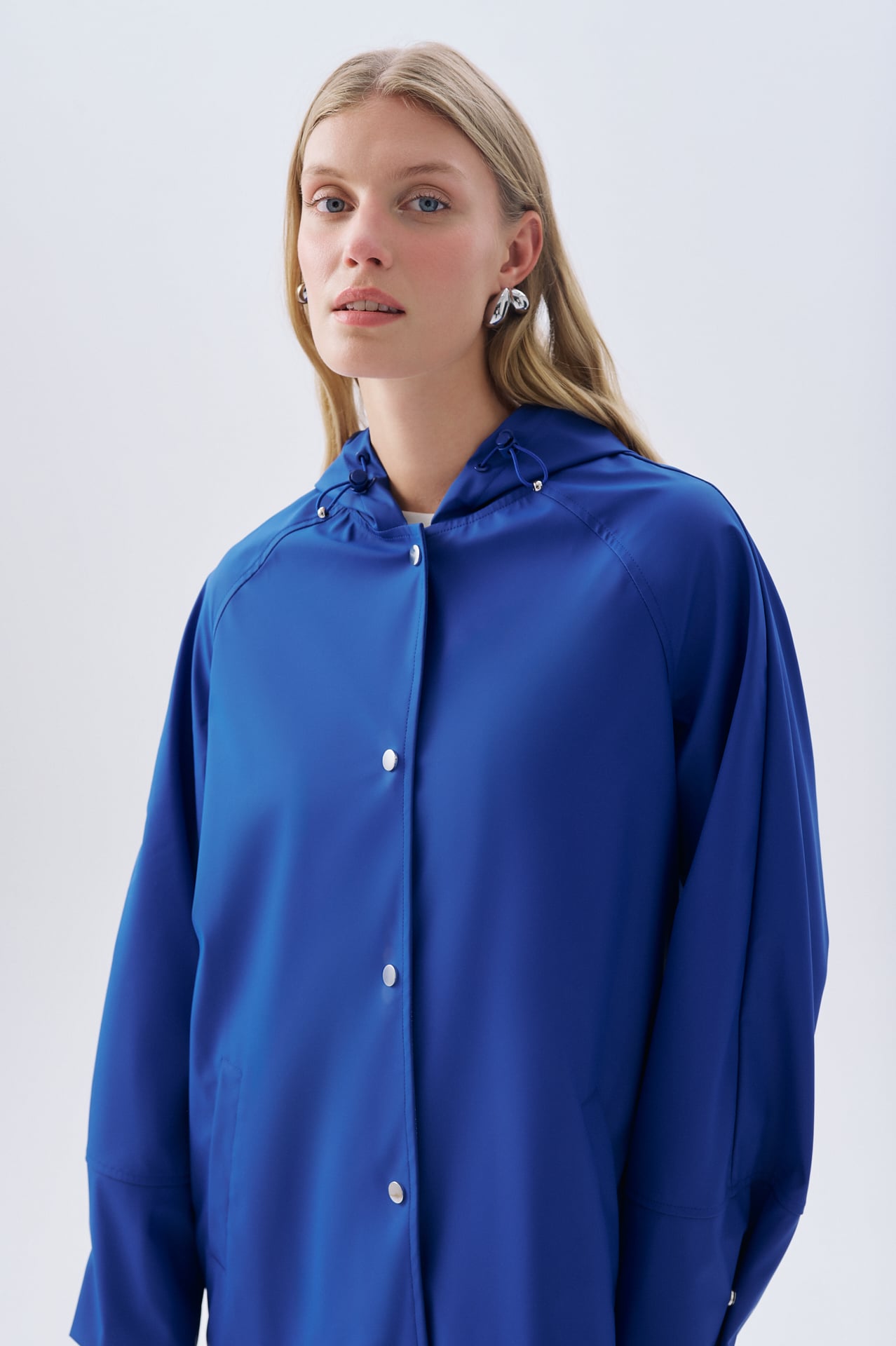 Kadın Mavi Oversize Kapüşonlu Yağmurluk