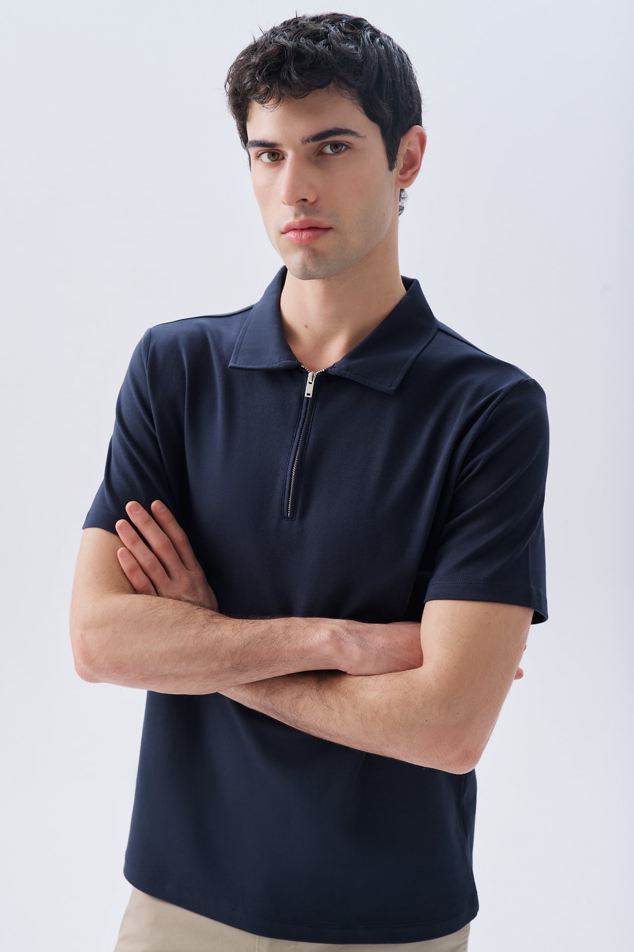 FERMUARLI POLO YAKA T-SHIRT