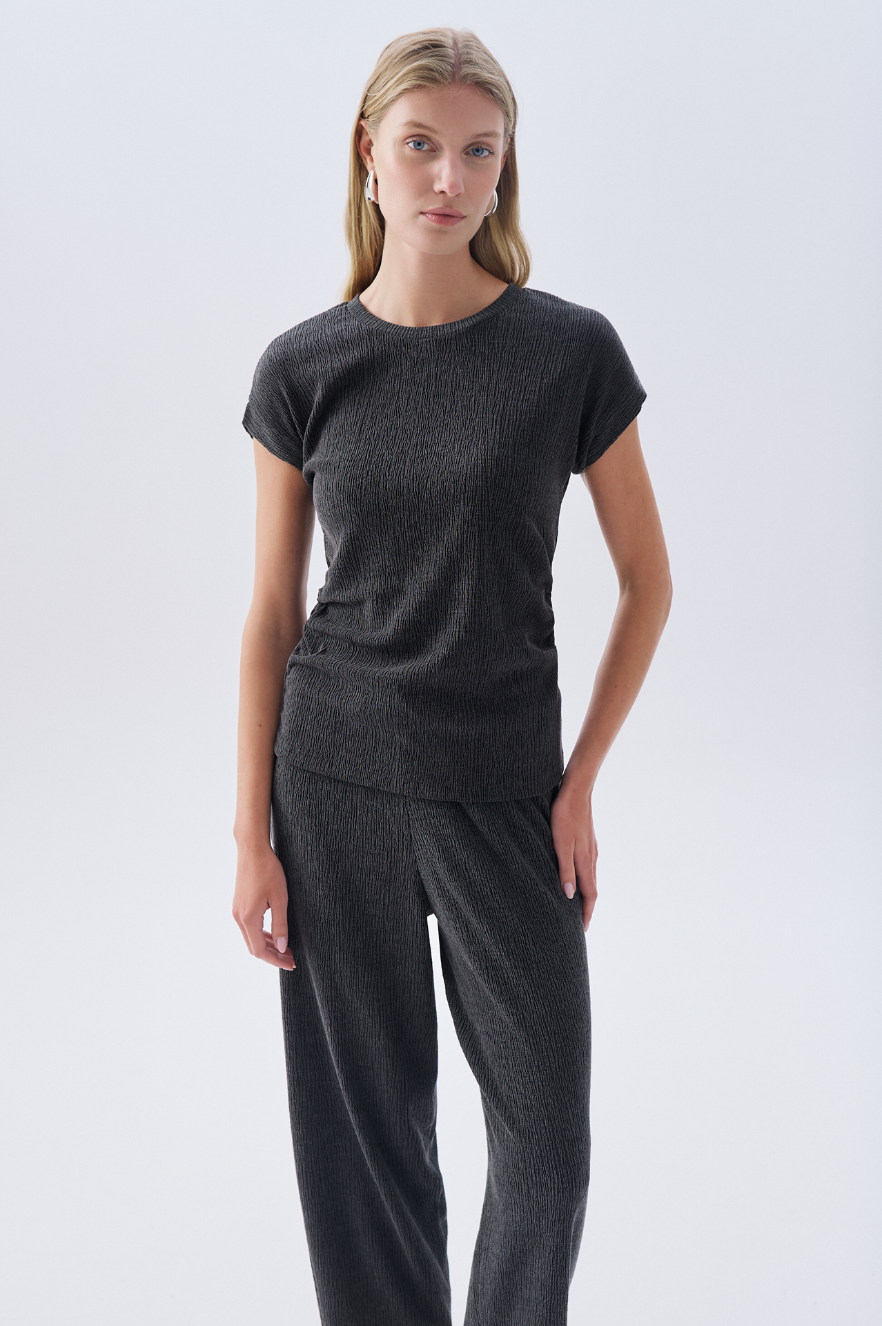 BÜZGÜ DETAYLI BİSİKLET YAKA BLUZ