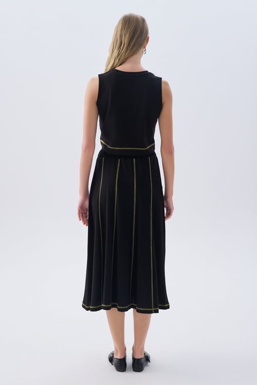 DİKİŞ DETAYLI KOLSUZ BİSİKLET YAKA T-SHIRT