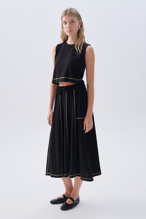 DİKİŞ DETAYLI KOLSUZ BİSİKLET YAKA T-SHIRT