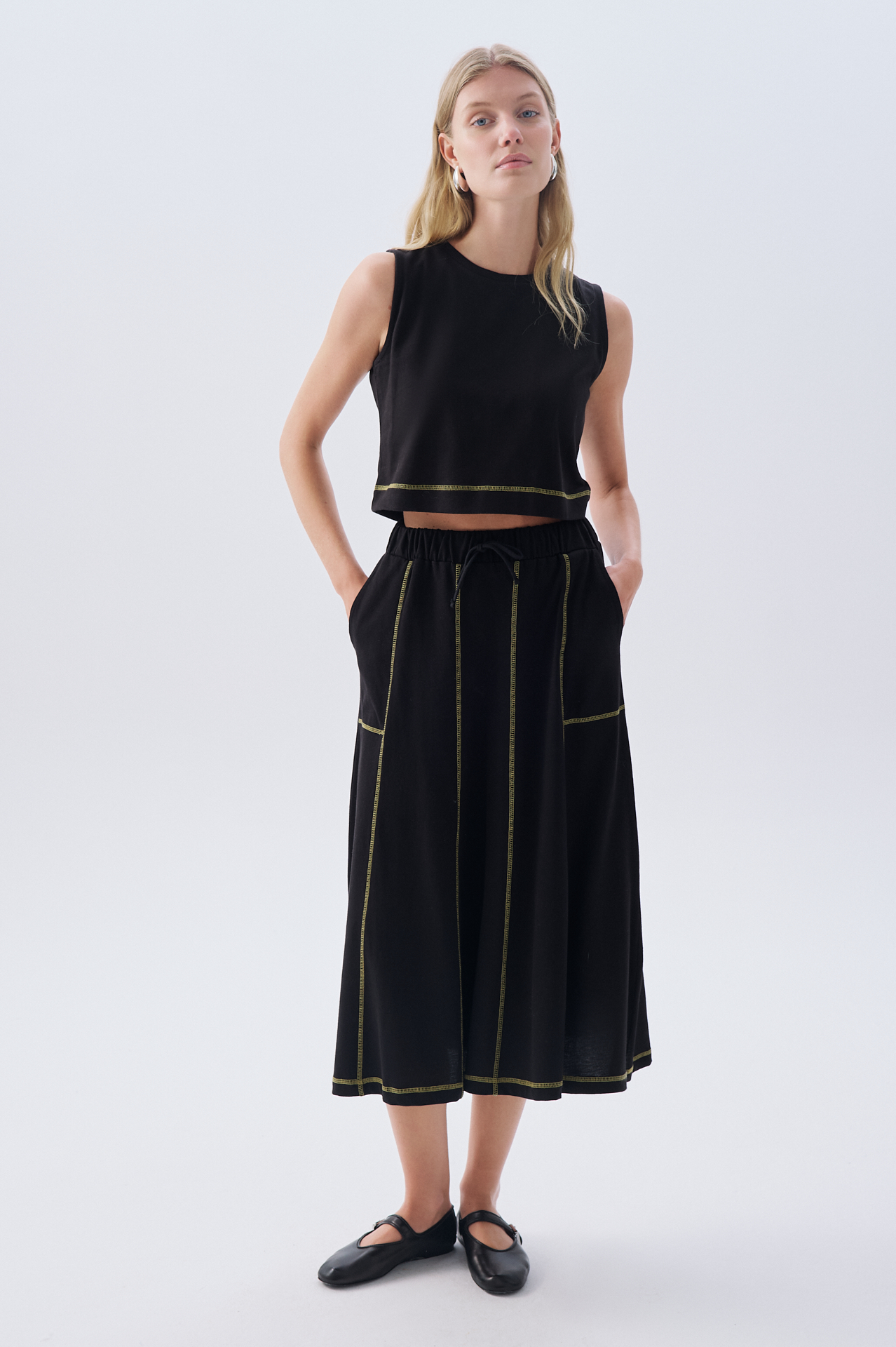 DİKİŞ DETAYLI CEPLİ BELİ BAĞLAMALI MİDİ ETEK