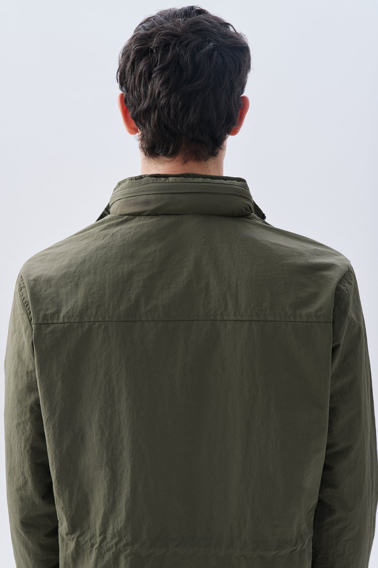 GİZLİ KAPÜŞONLU ÇOK CEPLİ KISA MONT