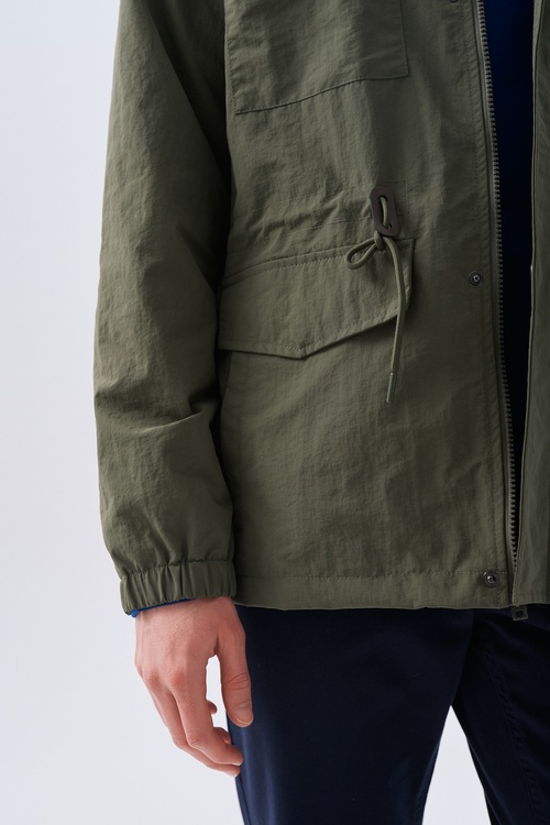 GİZLİ KAPÜŞONLU ÇOK CEPLİ KISA MONT