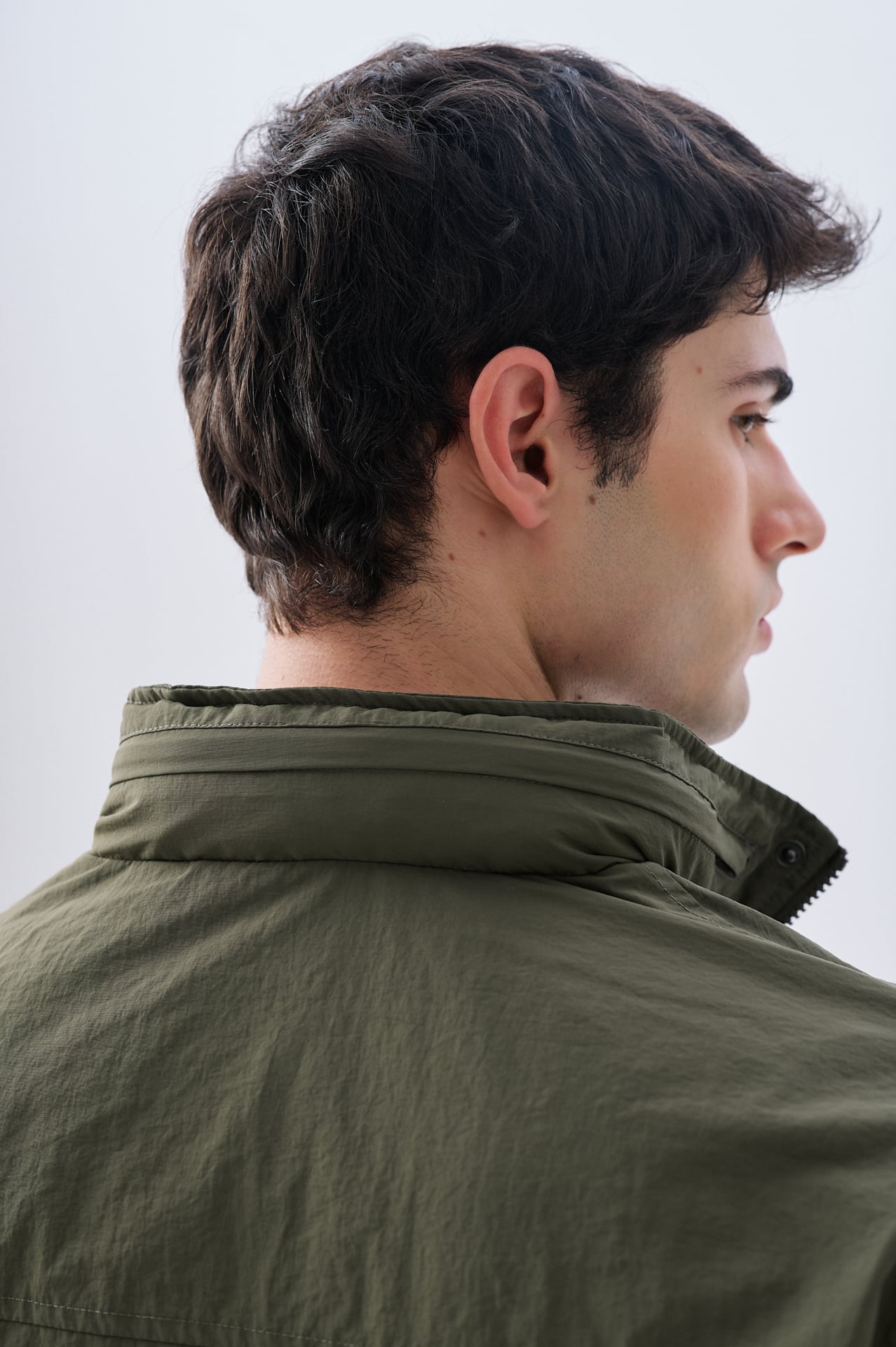 GİZLİ KAPÜŞONLU ÇOK CEPLİ KISA MONT