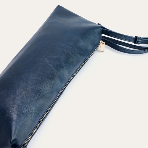 DERİ GÖRÜNÜMLÜ SİLİNDİR OMUZ ÇANTASI