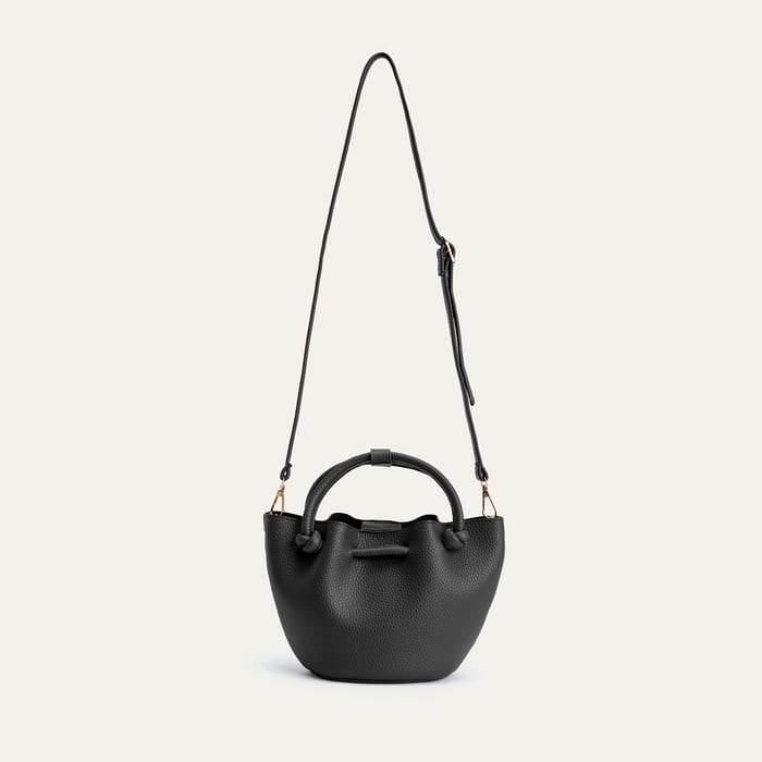 DERİ GÖRÜNÜMLÜ BÜZGÜLÜ KOL ÇANTASI