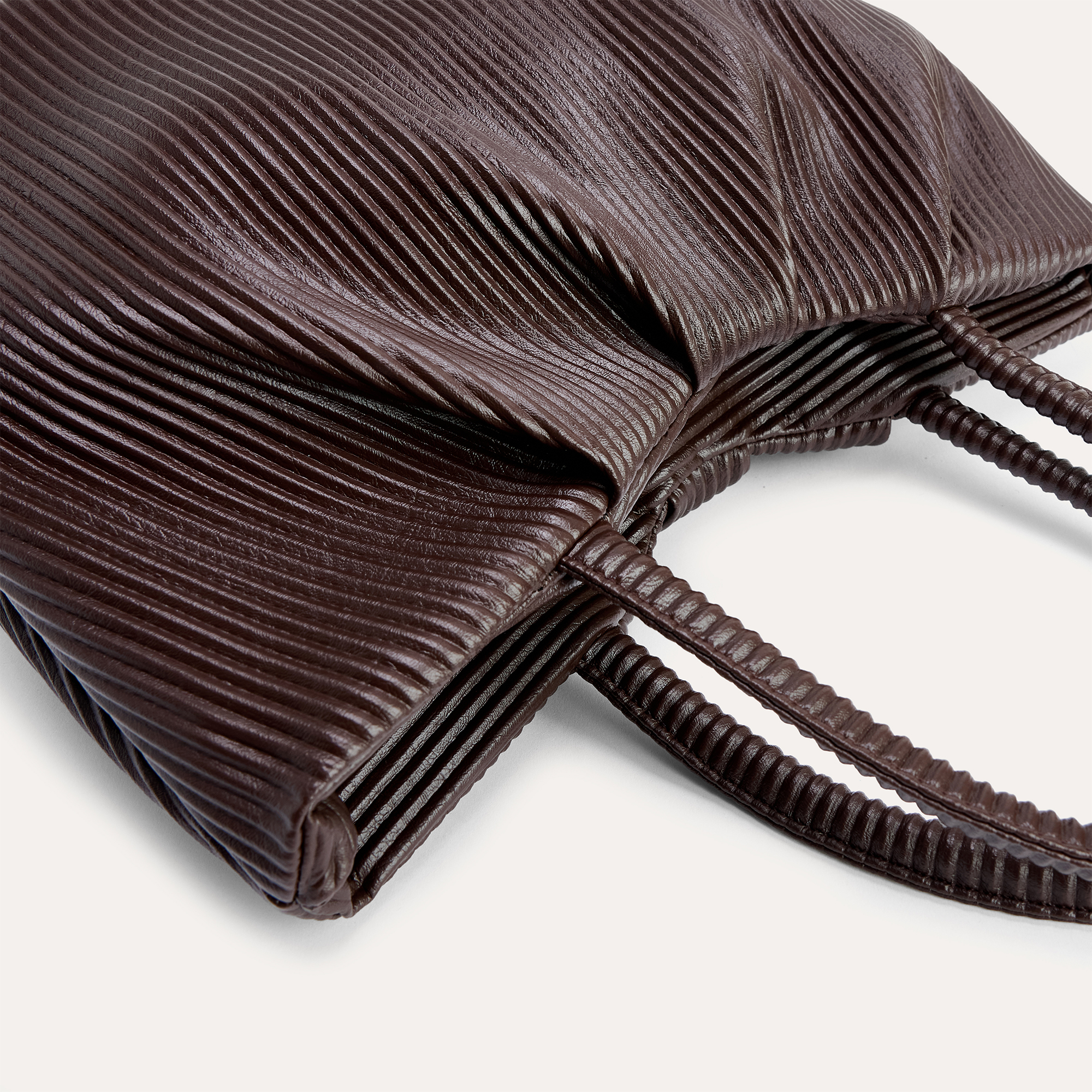 FİTİLLİ DERİ GÖRÜNÜMLÜ EL ÇANTASI