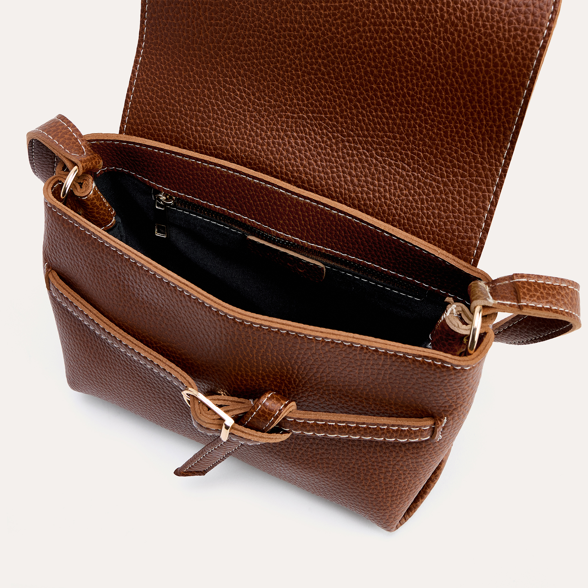 DERİ GÖRÜNÜMLÜ KEMERLİ OMUZ ÇANTASI