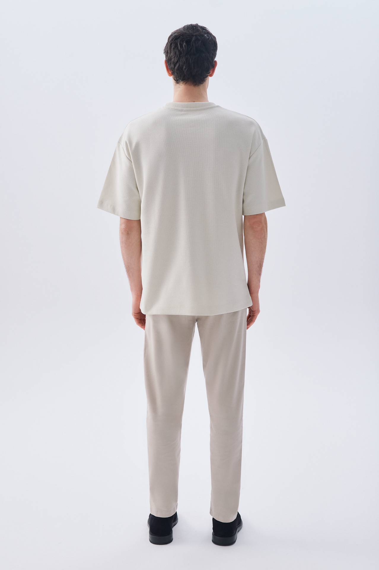 DOKULU COMFORT FIT BİSİKLET YAKA T-SHIRT