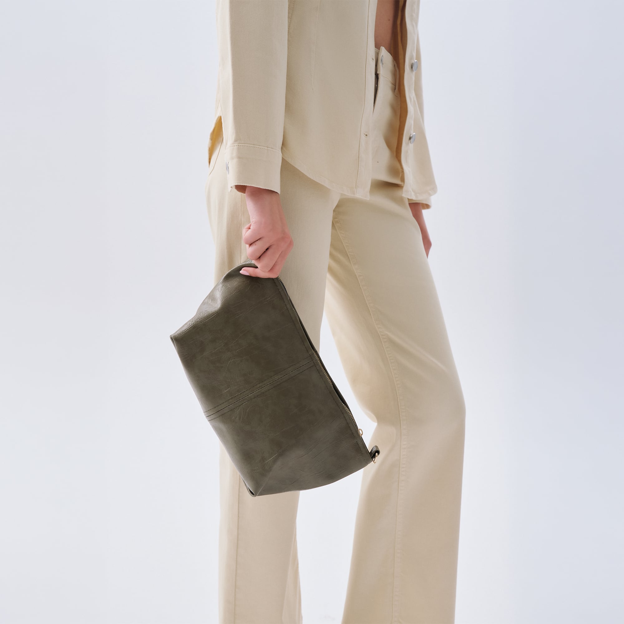 KIRIŞIK DERİ GÖRÜNÜMLÜ OMUZ ÇANTASI