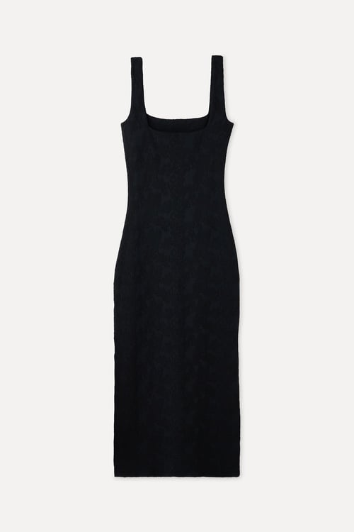 JAKARLI KOLSUZ MİDİ ELBİSE