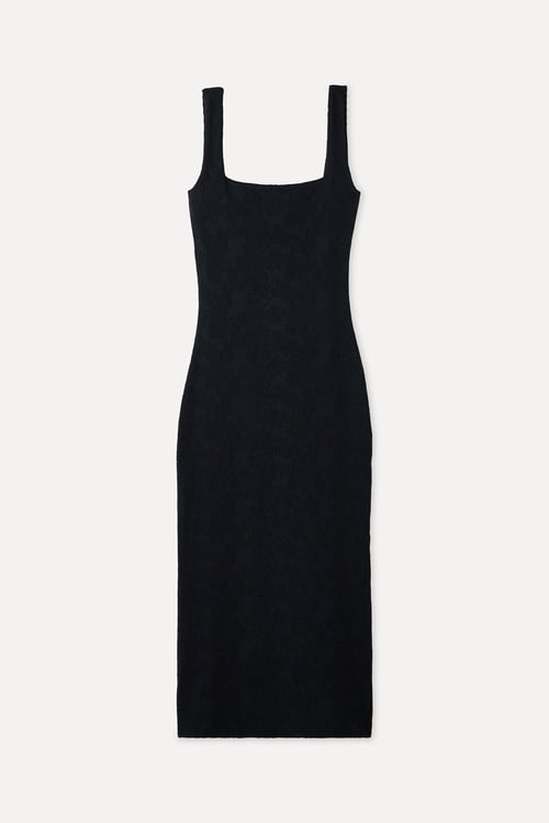 JAKARLI KOLSUZ MİDİ ELBİSE