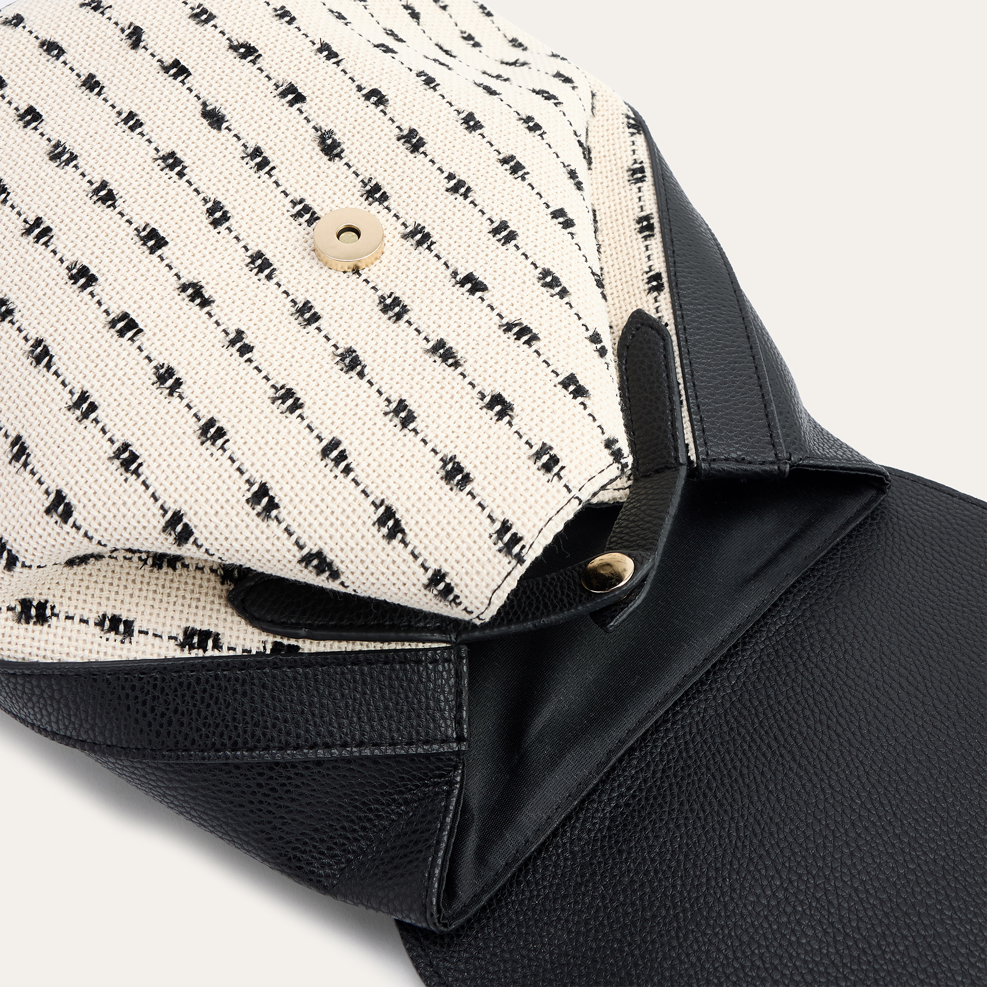 DESENLİ SIRT ÇANTASI