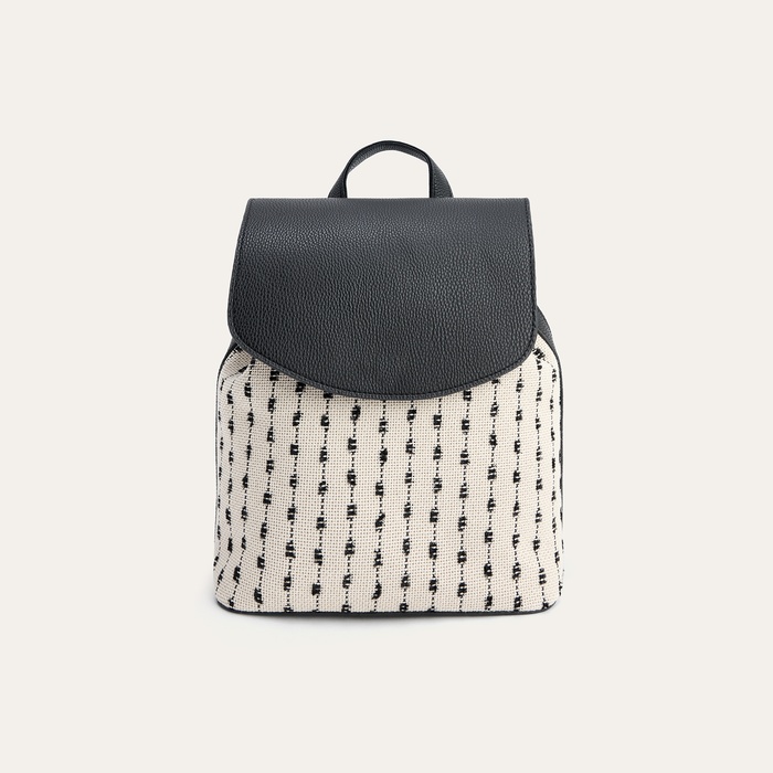 DESENLİ SIRT ÇANTASI