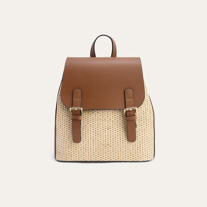 ÖRGÜ GÖRÜNÜMLÜ SIRT ÇANTASI