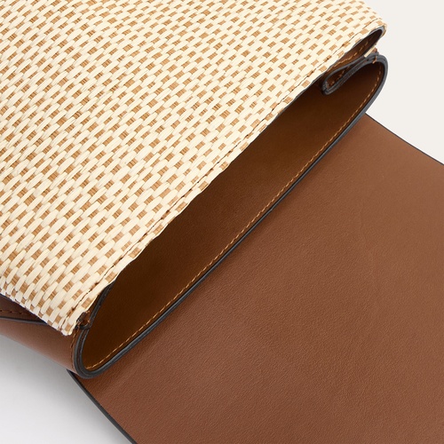 ÖRGÜ GÖRÜNÜMLÜ SIRT ÇANTASI