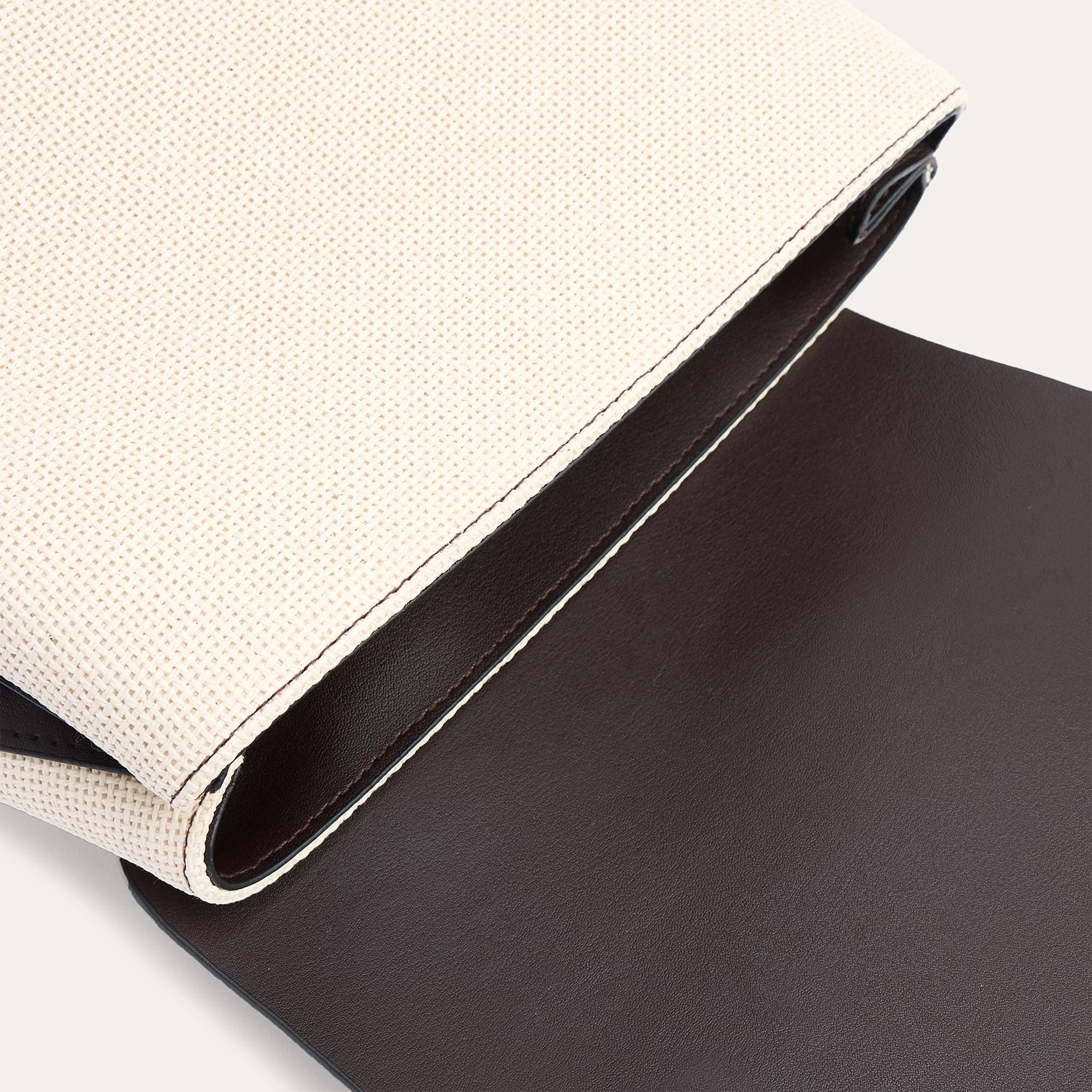 KONTRAST SIRT ÇANTASI