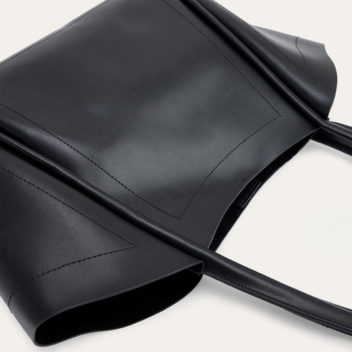 DERİ GÖRÜNÜMLÜ YAVRULU EL ÇANTASI