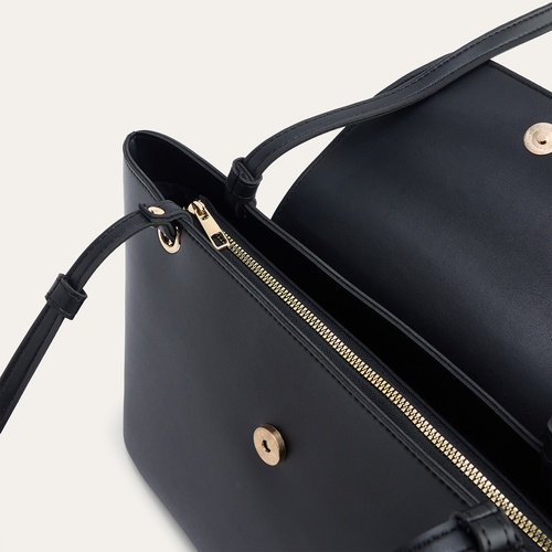  KAPAKLI DERİ GÖRÜNÜMLÜ EL ÇANTASI