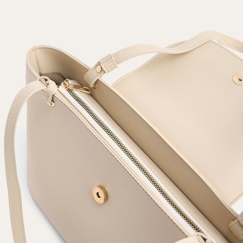 KAPAKLI DERİ GÖRÜNÜMLÜ EL ÇANTASI