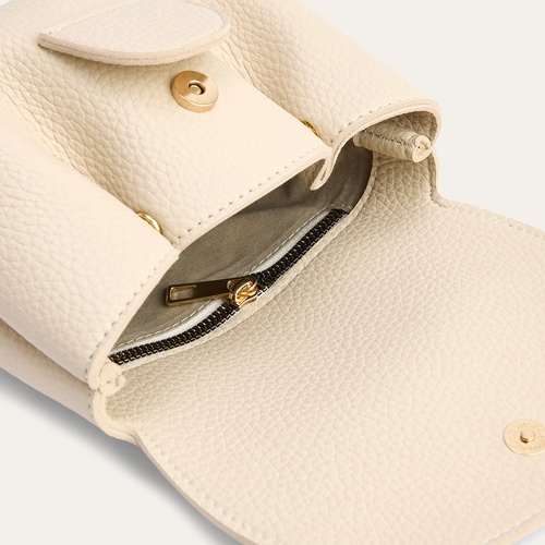 DERİ GÖRÜNÜMLÜ BÜZGÜ KAPAKLI OMUZ ÇANTASI