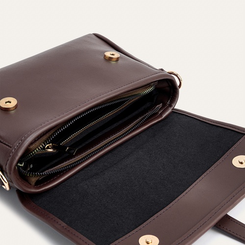 DERİ GÖRÜNÜMLÜ TOKALI OMUZ ÇANTASI