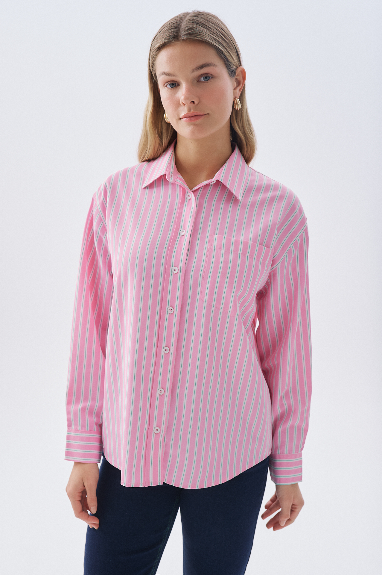 Kadın Pembe Çizgili Oversize Tek Cepli Uzun Kollu Gömlek