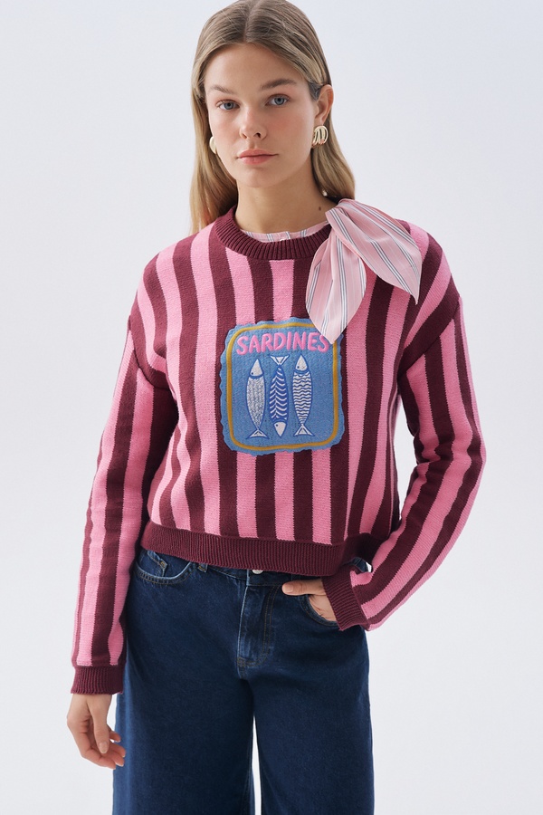 ÇİZGİLİ NAKIŞLI LOOSE FIT BİSİKLET YAKA KAZAK