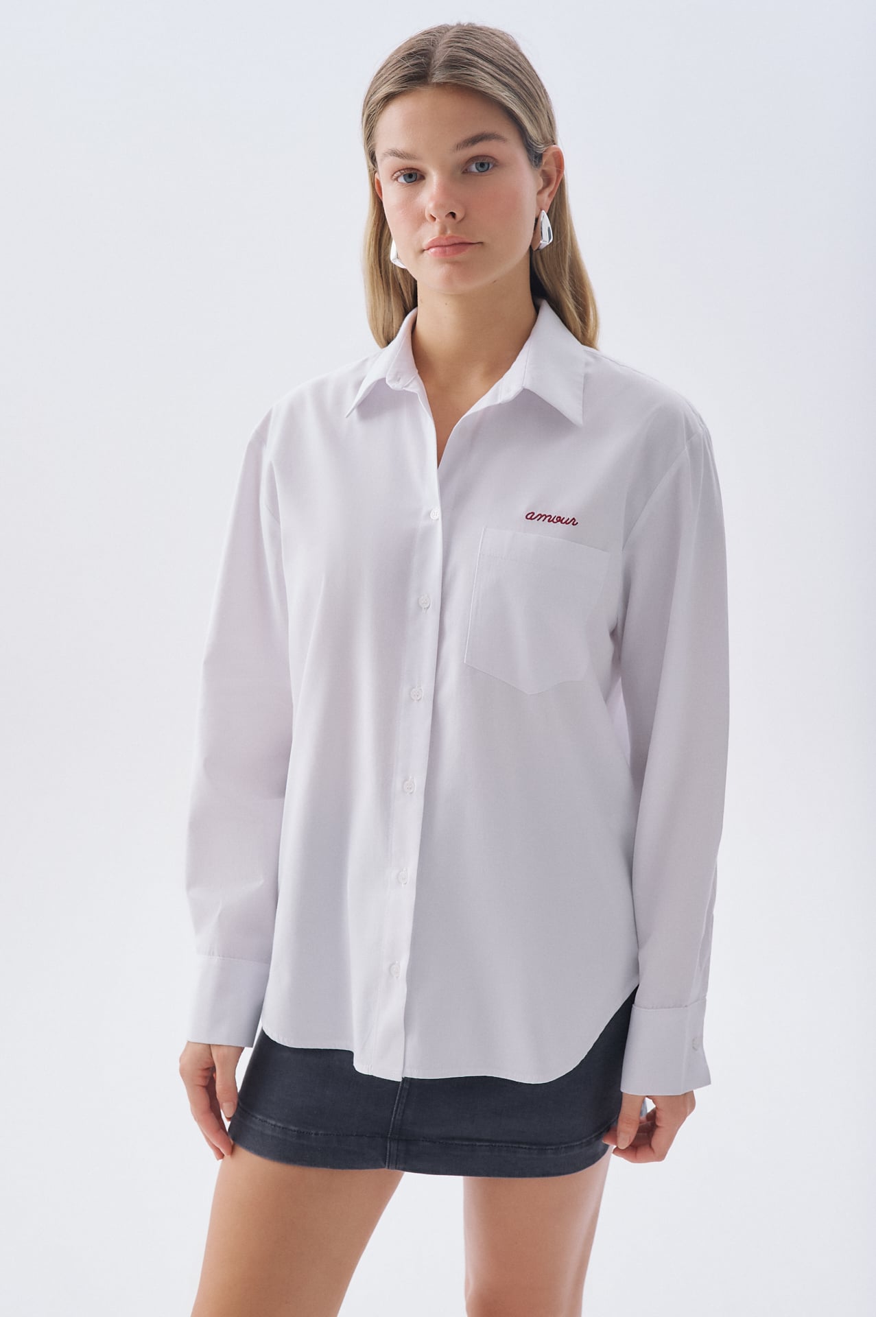 Kadın Beyaz Nakışlı Oversize Uzun Kollu Gömlek